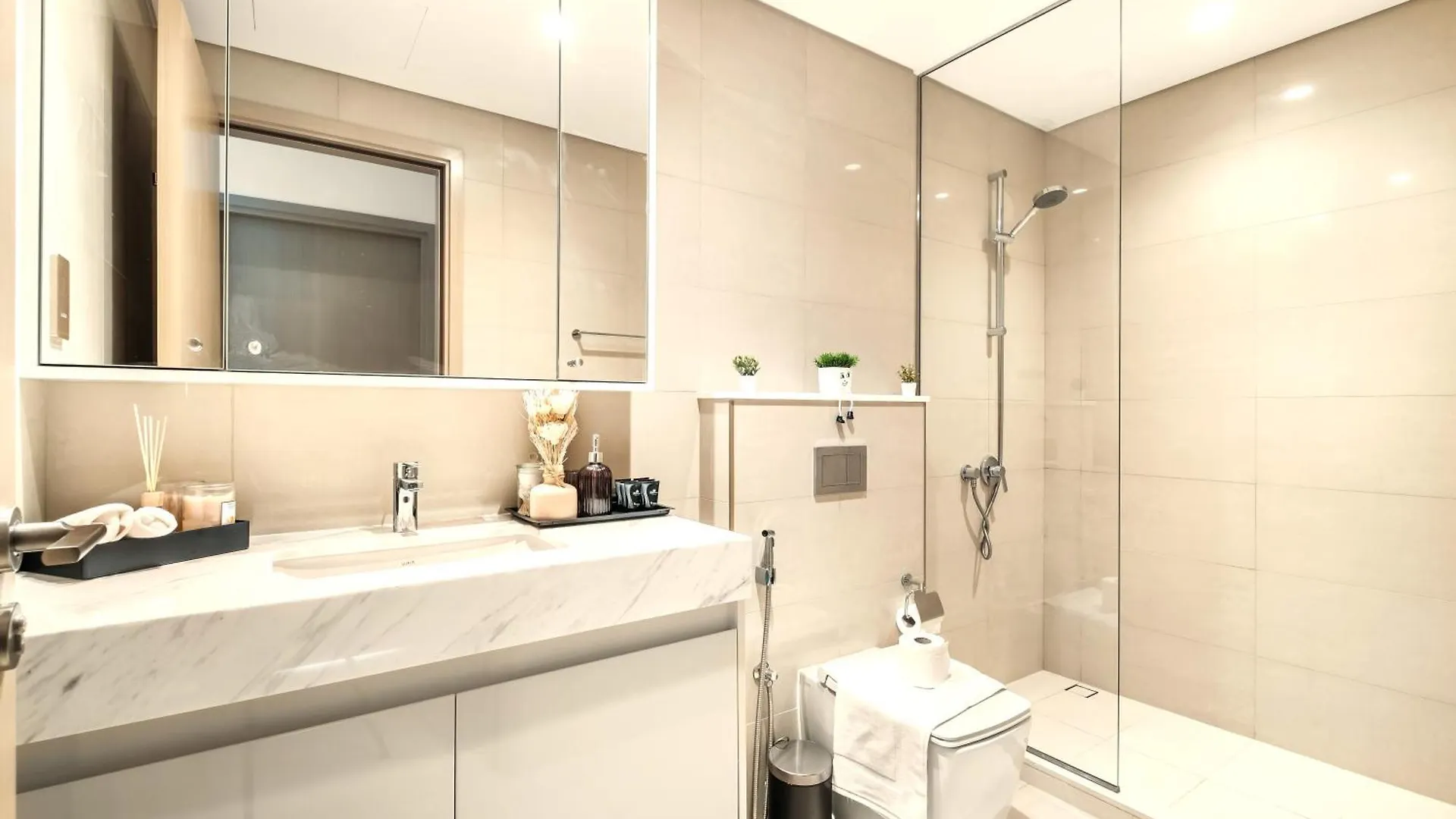 Cosmic Sky Suite High Floor 1Br- Dubai Mall Access By Maxx Value Homes 0*,